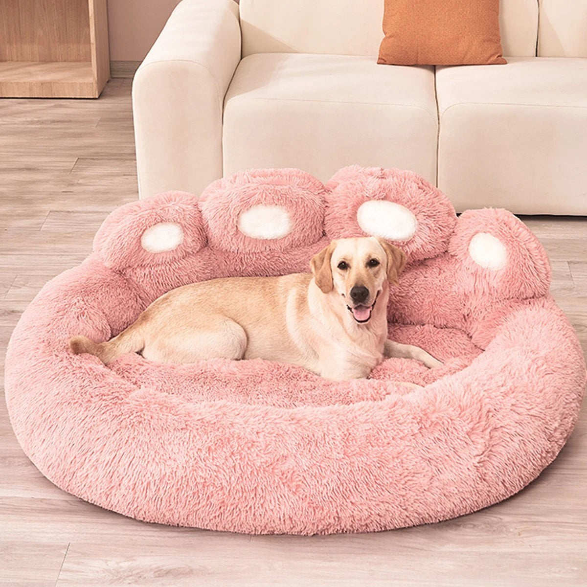 Panier Pelorie moelleux rose en forme de patte pour chien, surface douce et enveloppante pour le repos