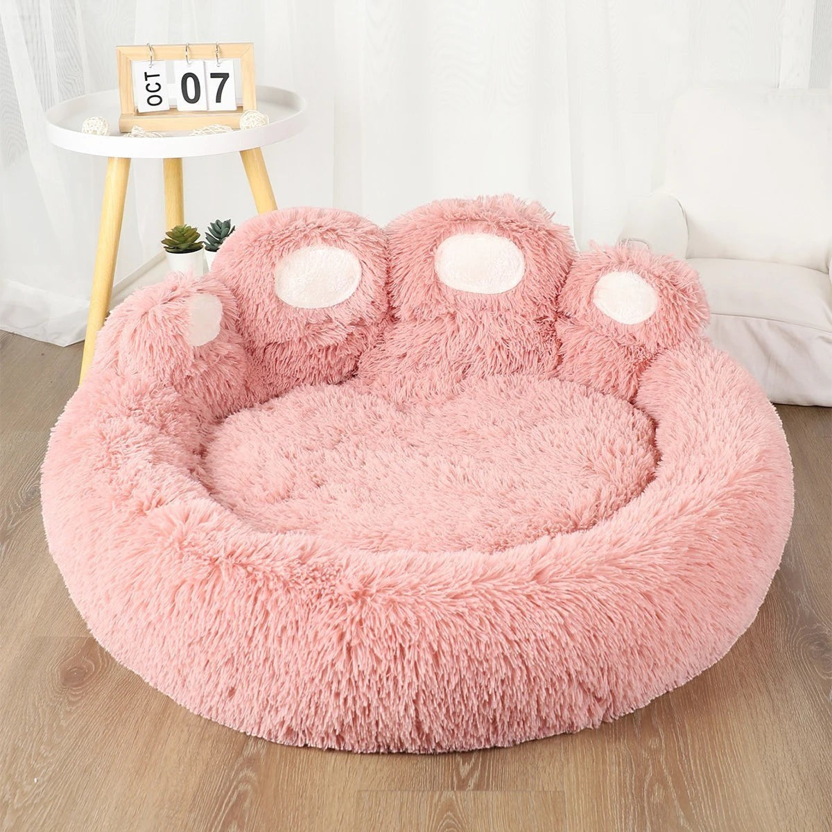 Panier Pelorie rose moelleux pour chien et chat en forme de patte d'animal avec texture douce et rebords confortables