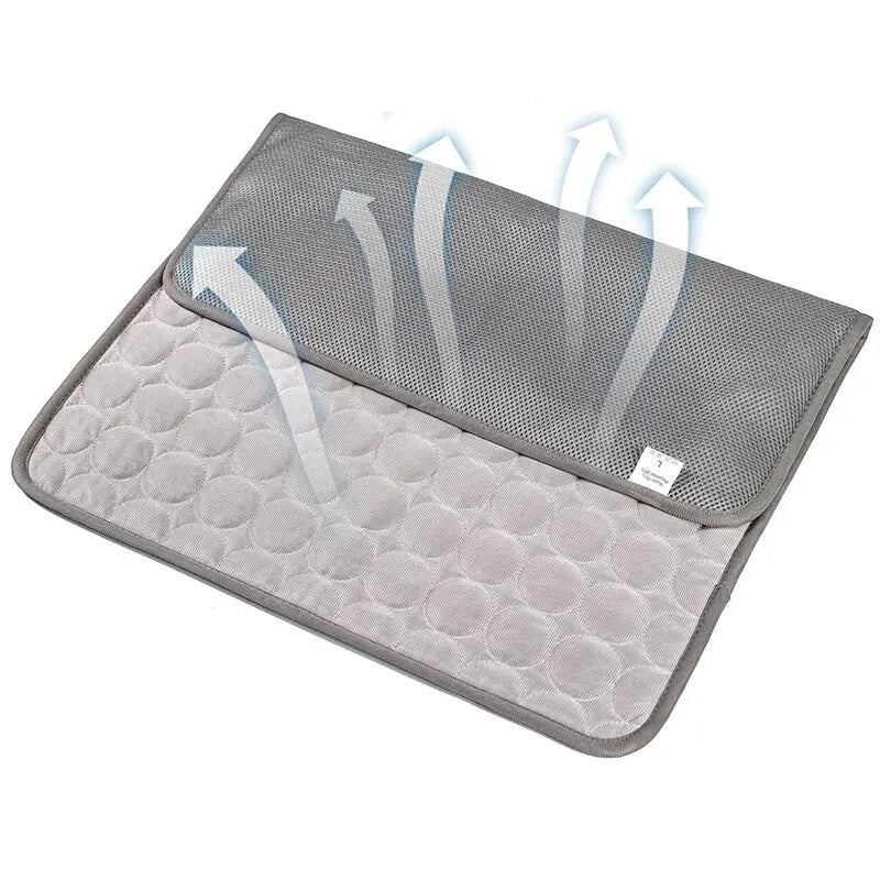 Tapis rafraîchissant Pelorie gris pour chien et chat avec surface en maille respirante pour les journées chaudes